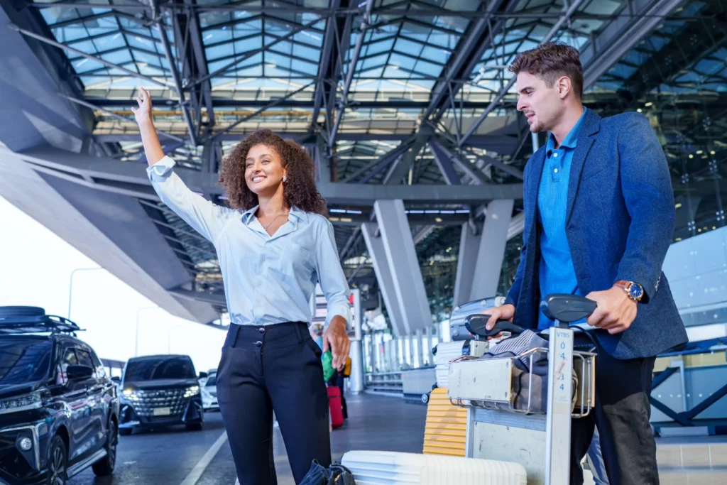 Nach der Landung direkt per App mit dem Fahrer chatten. Bild: FoToArtist_1 / Envato Elements