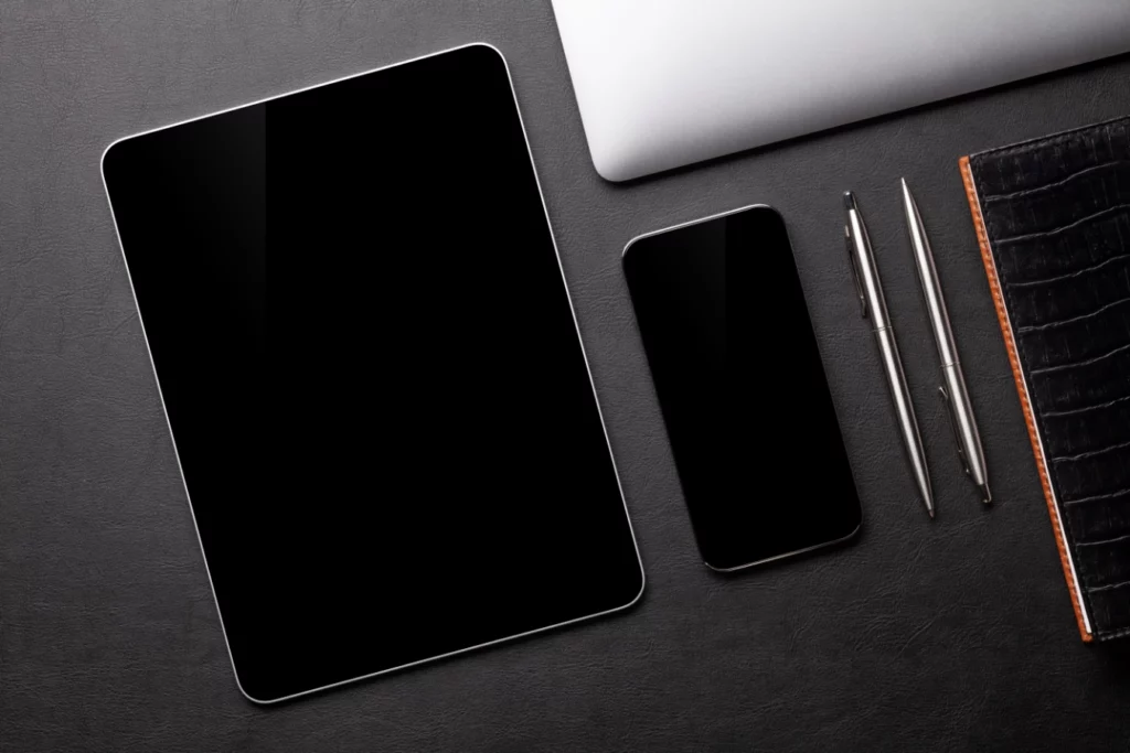 Ein iCloud-Inhalt, aber unterschiedliche Anzeigen auf den Geräten. Bild: karandaev / Envato Elements